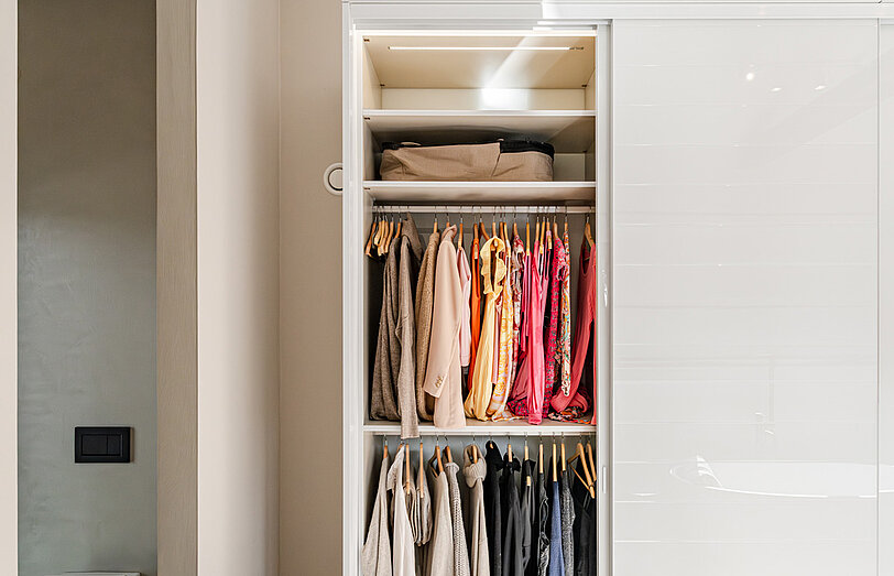 Glastürenschrank nach Maß mit individuellem Innensystem