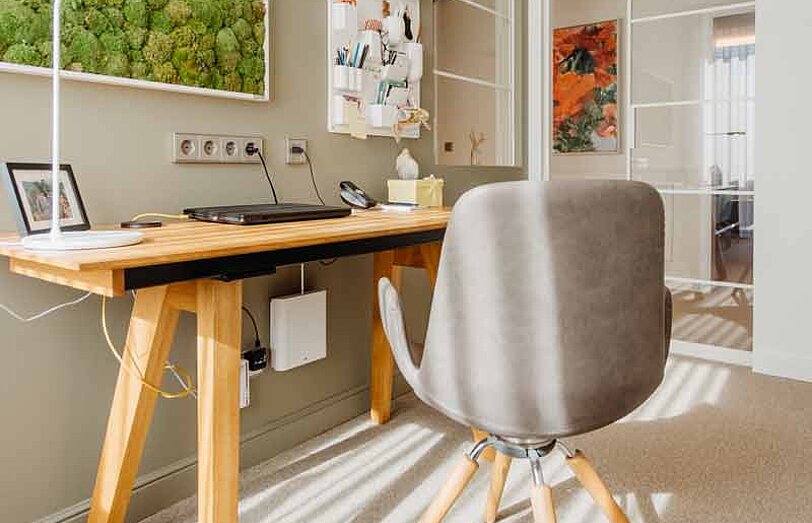 Schiebetürenschrank nach Maß für das Arbeitszimmer