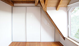 Dachschrägenschrank nach Maß Weiß von CABINET