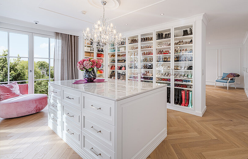 Edler begehbarer Kleiderschrank weiß mit Glastüren von CABINET