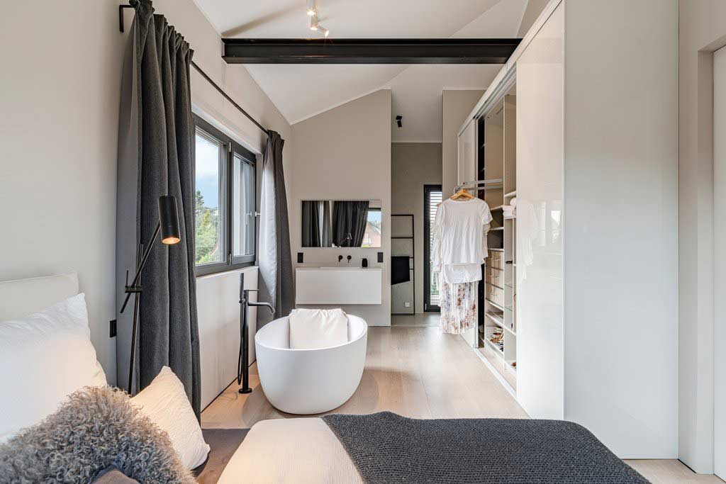 Moderner Schrank nach Maß in einem Schlafzimmer