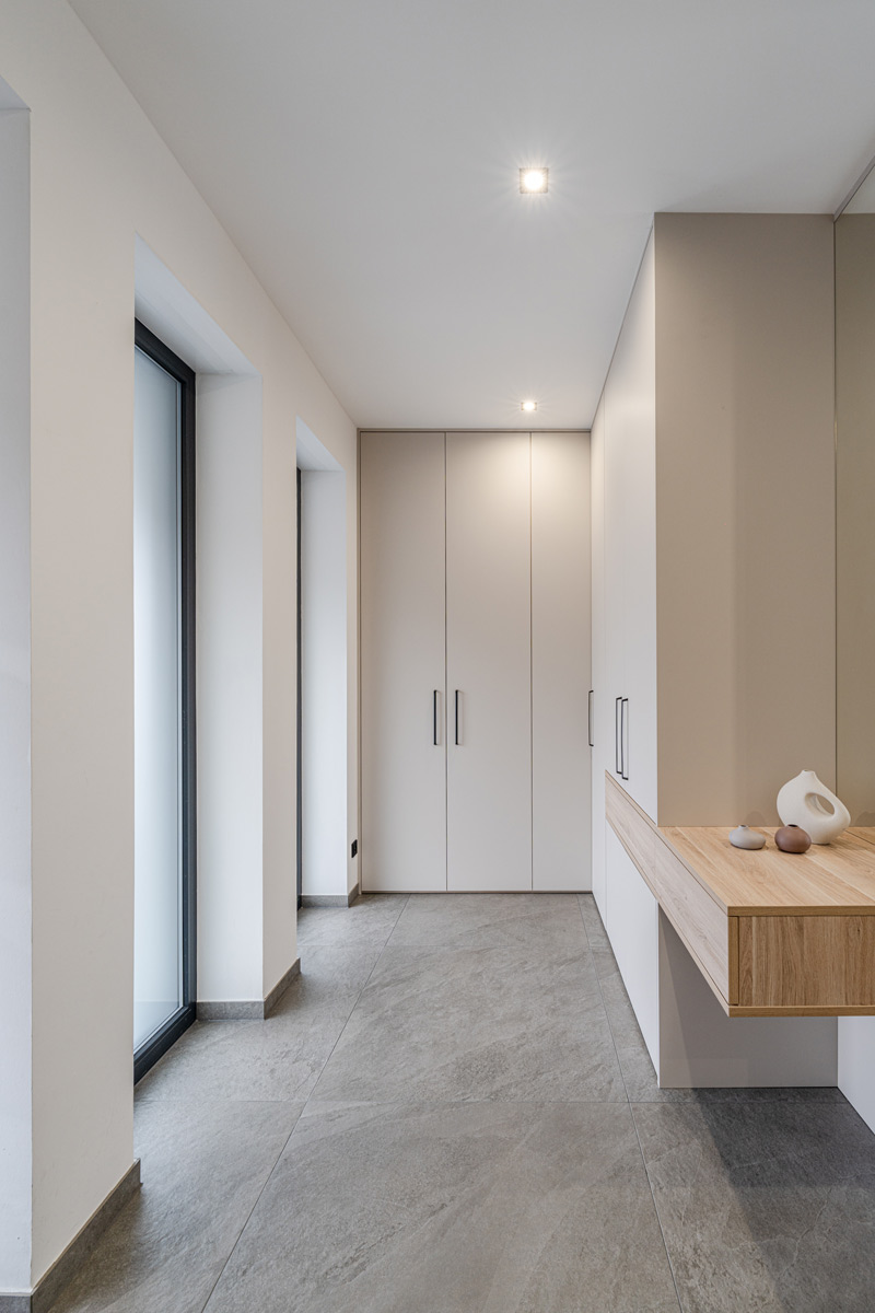 Eckkleiderschrank nach Maß minimalistisch