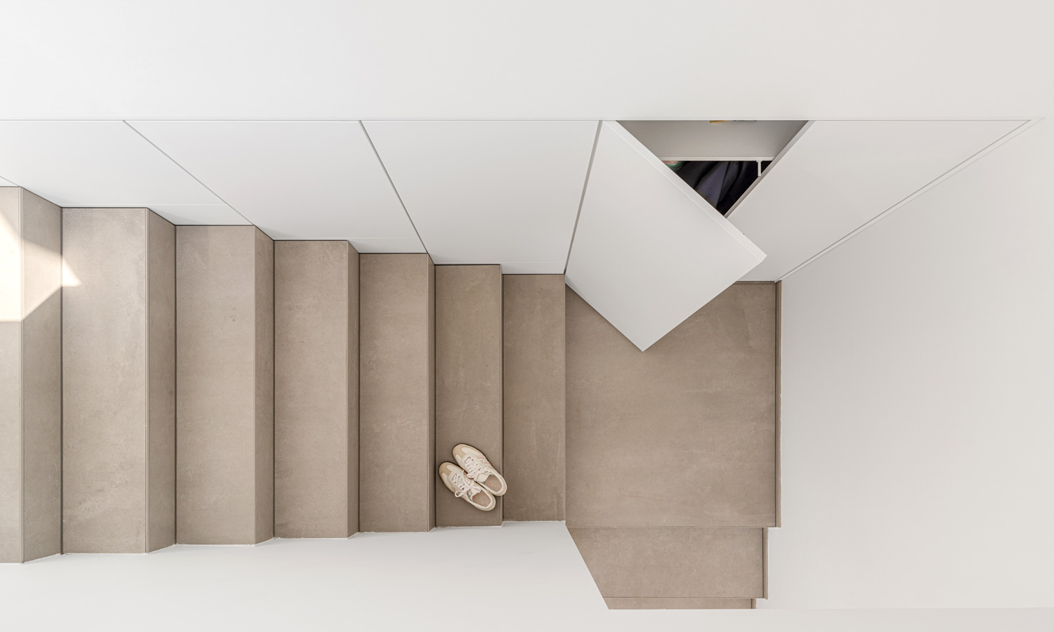 Treppenschrank minimalistisch