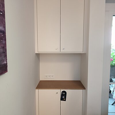 Der Einbauschrank hat sehr gute Qualität und sieht sehr gut aus. Die Montierer haben schnell und sauber gearbeitet und waren sehr freundlich. Alles Top.