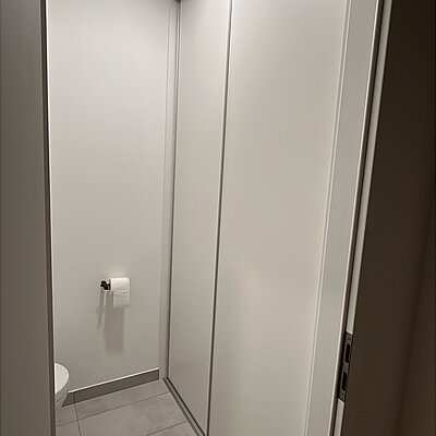 Wir hatten von Anfang an ein tolles Erlebnis mit CABINET - angefangen von der transparenten und angenehmen Planung bis hin zur schnellen und sauberen Montage. Wir sind rundum zufrieden und würden es von Herzen weiterempfehlen. 