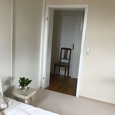 Herr Schultheiß verkauft keine Schränke, er erfüllt Träume! Und obendrein hinterlässt er beim Einbauen kein einziges Staubkorn. In einem Wort: Großartig! 