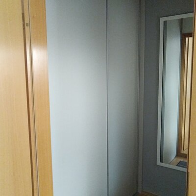 <p>Ich habe jetzt schon zum zweiten Mal Schiebeschranktüren durch diese Firma anfertigen lassen und bin mehr als zufrieden. Planung, Lieferung, Montage und Service alles top. Die ersten Türen habe ich vor 10Jahren einbauen lassen und ich habe es nicht bereut. Sie funktionieren einwandfrei und sind ausgesprochen pflegeleicht. Ich kann diese Firma uneingeschränkt weiterempfehlen. B. Schreiber</p>